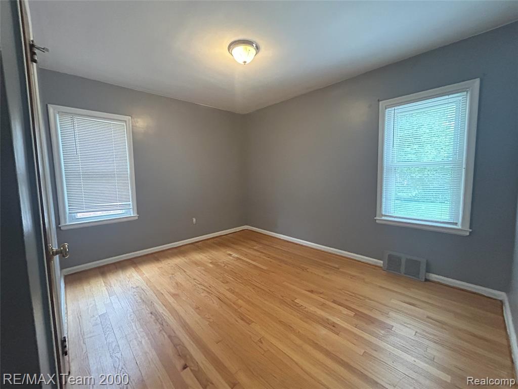 8306 GRAYFIELD Street, Dearborn Heights, MI 48127 — Photo 8