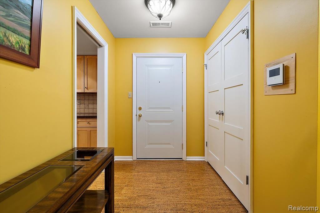19710 W 13 Mile Road, 202, Beverly Hills, MI 48025 — Photo 7