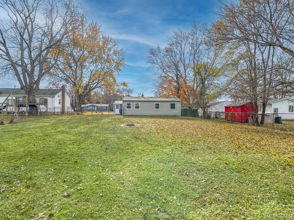 6077 Crown Point, Flint, MI 48506 — Photo 12