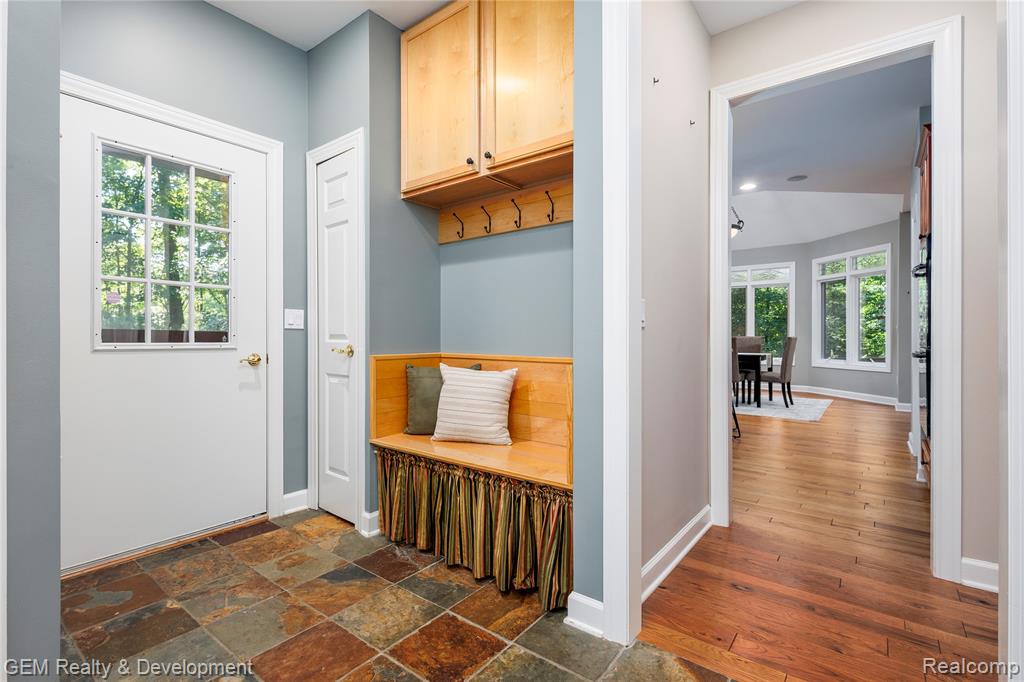 9054 Green Hickory Lane, Fenton, MI 48430 — Photo 22