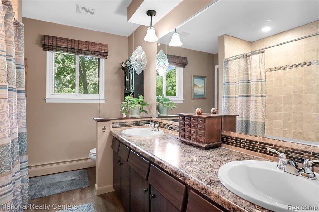 1521 Thread Valley, Holly, MI 48442 — Photo 35