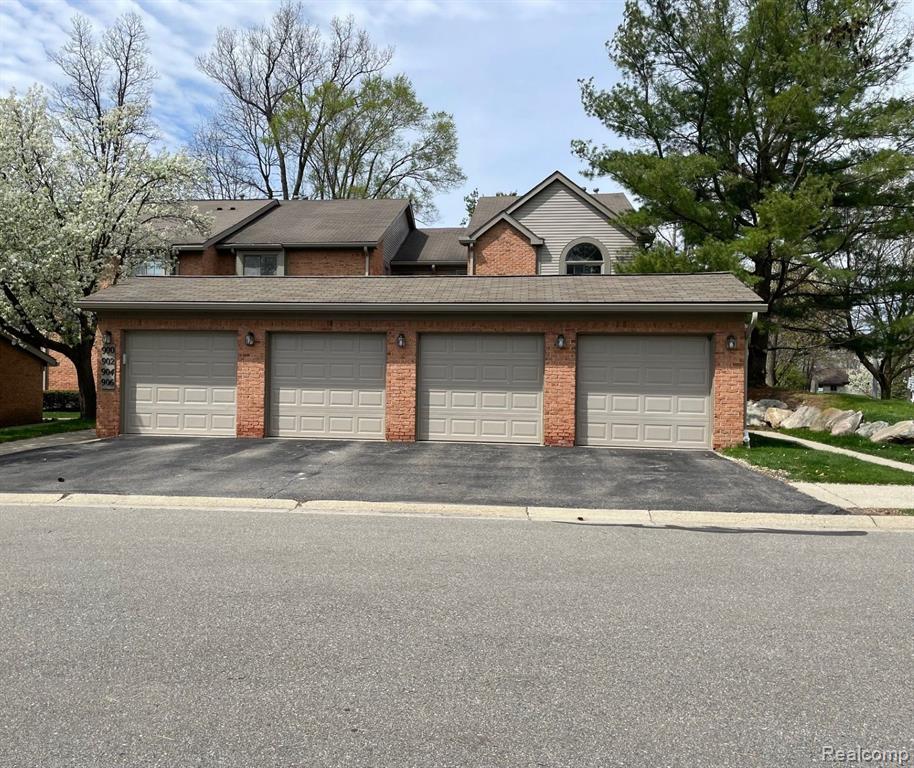 902 RIDGE Court, 122, Brighton, MI 48116 — Photo 5