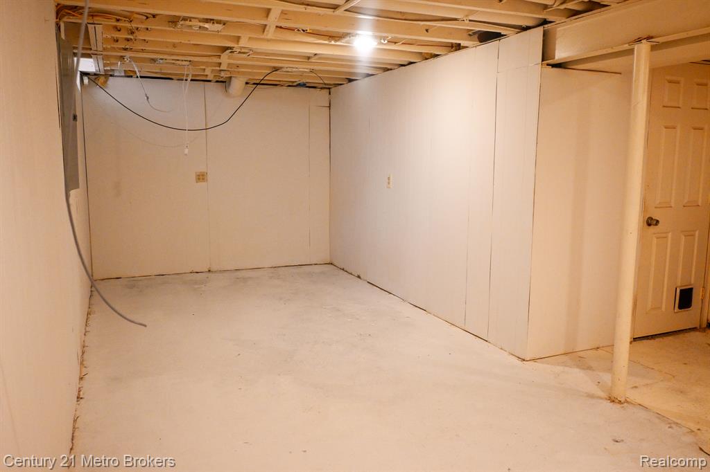 433 Dutch Mill Drive, Flushing, MI 48433 — Photo 23