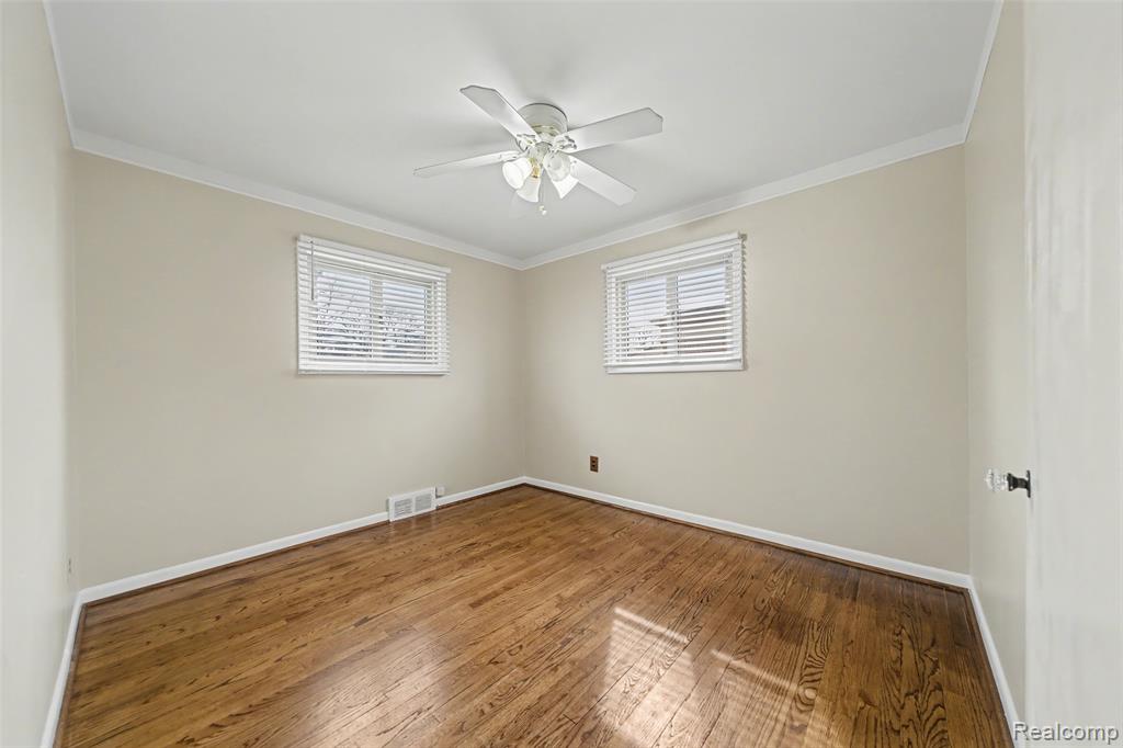 8031 Pardee Road, Taylor, MI 48180 — Photo 13