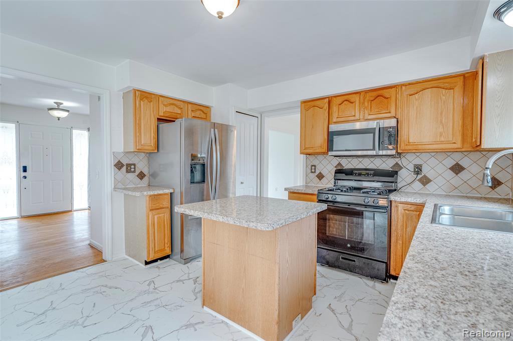 6815 Norwood Drive, Canton, MI 48187 — Photo 9