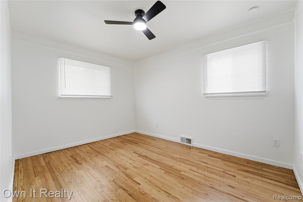641 E Brockton Avenue, Madison Heights, MI 48071 — Photo 8