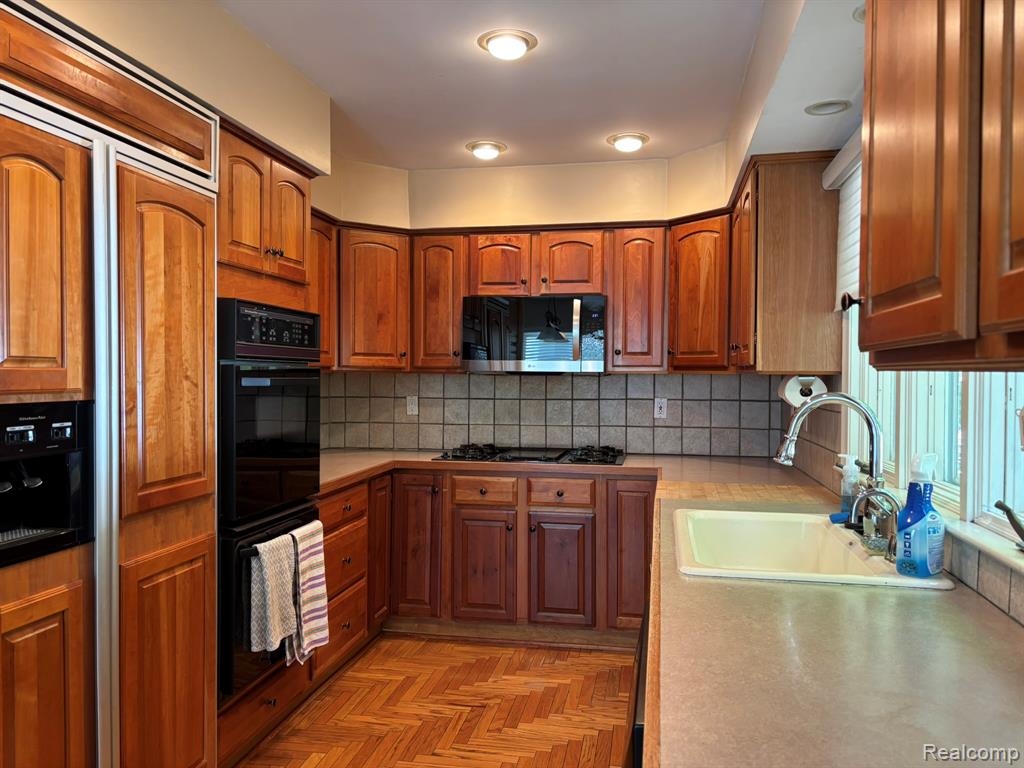 1918 Sherwood Glen, Bloomfield Hills, MI 48302 — Photo 9