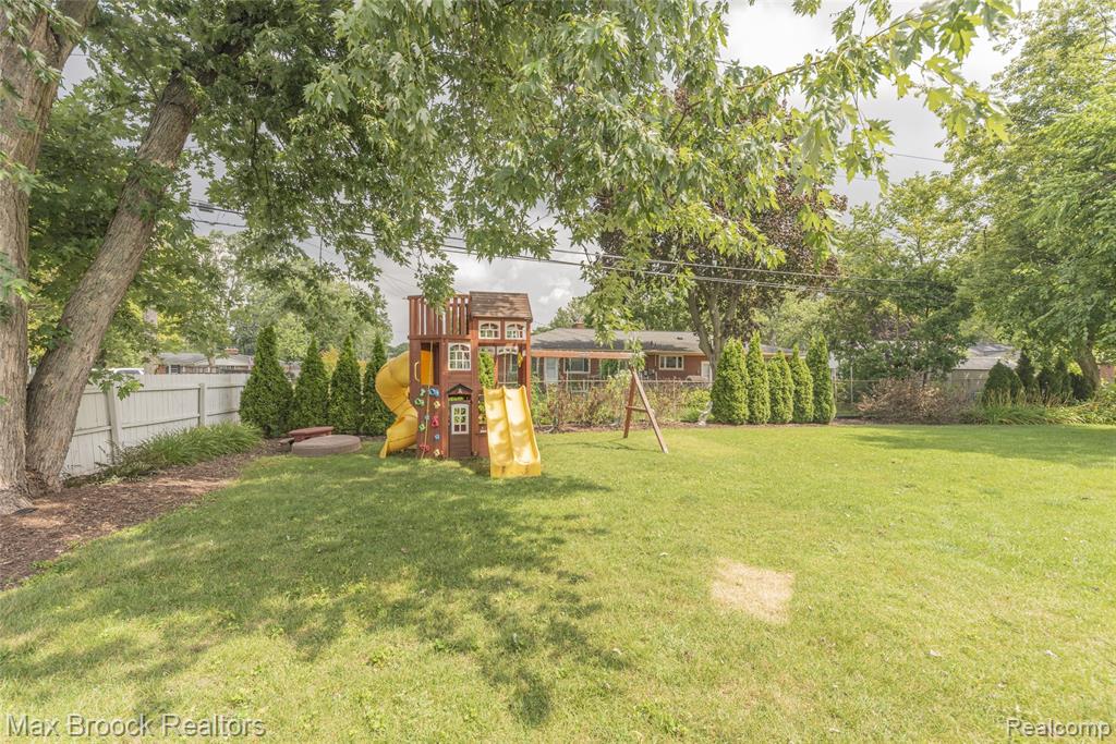 17426 Locherbie Avenue, Beverly Hills, MI 48025 — Photo 45
