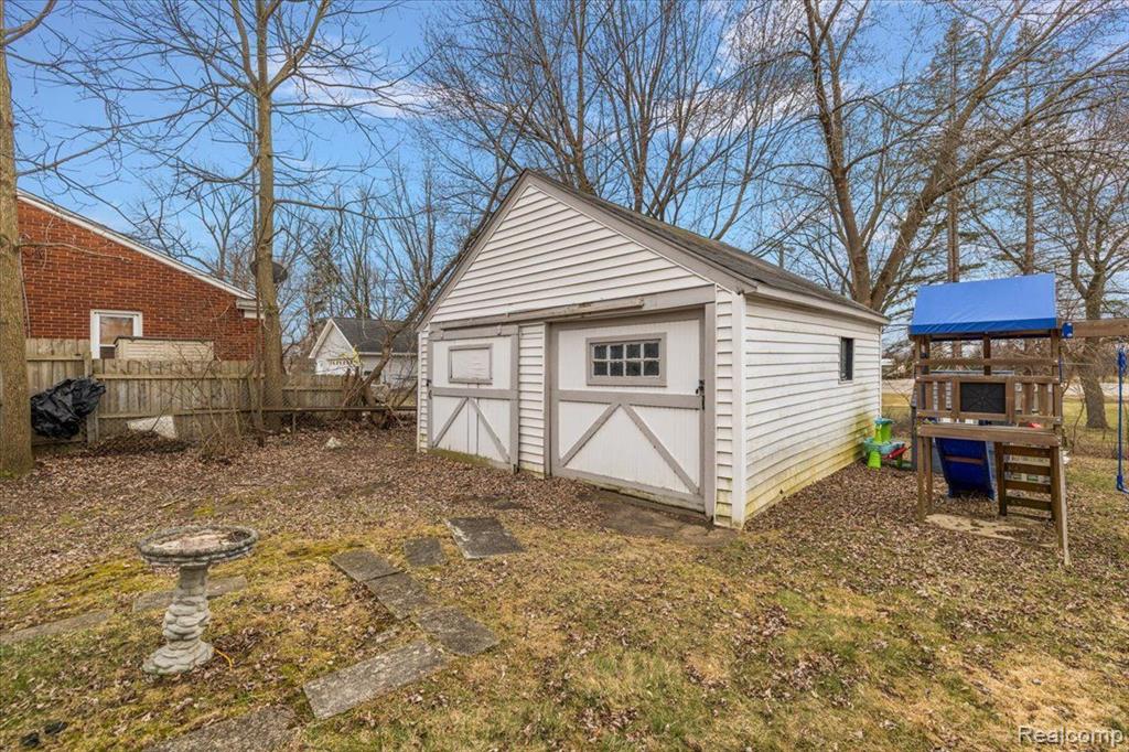 42 S AVERY Road, Waterford, MI 48328 — Photo 38