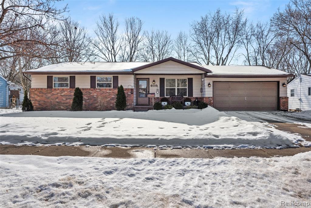 608 Autumn Drive, Flushing, MI 48433 — front exterior