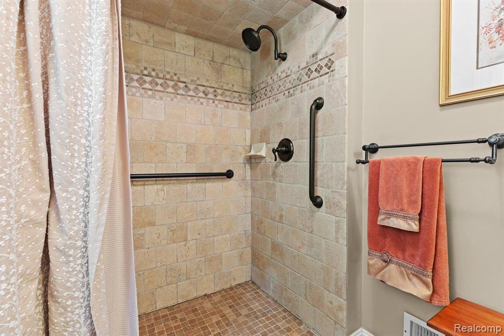 52851 FAIRCHILD Road, Chesterfield, MI — Photo 33