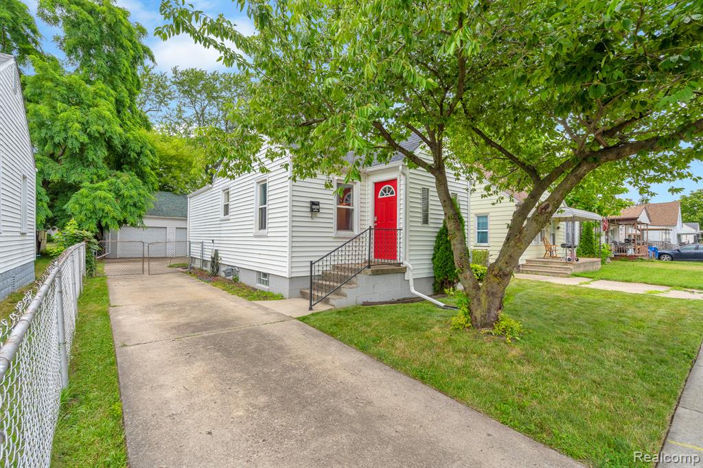 8661 Cadillac Avenue, Warren, MI 48089 — front exterior