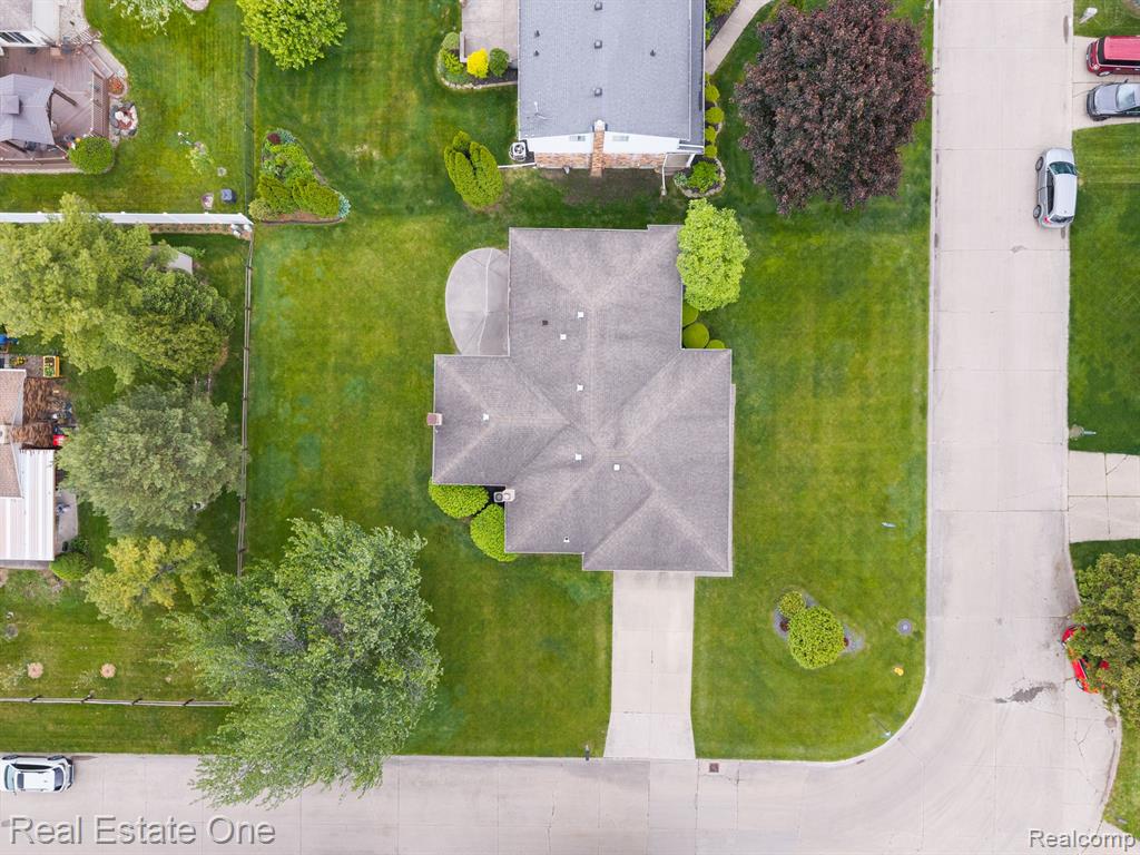 39664 Cadborough Drive, Clinton Twp, MI 48038 — Photo 47