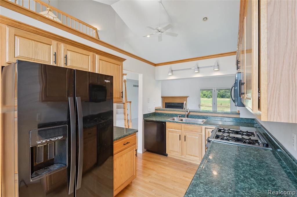 628 Olde Ivy Lane, Howell, MI 48843 — Photo 12