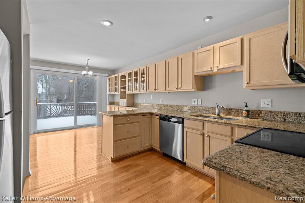 2527 PINE Drive, Wixom, MI 48393 — Photo 12