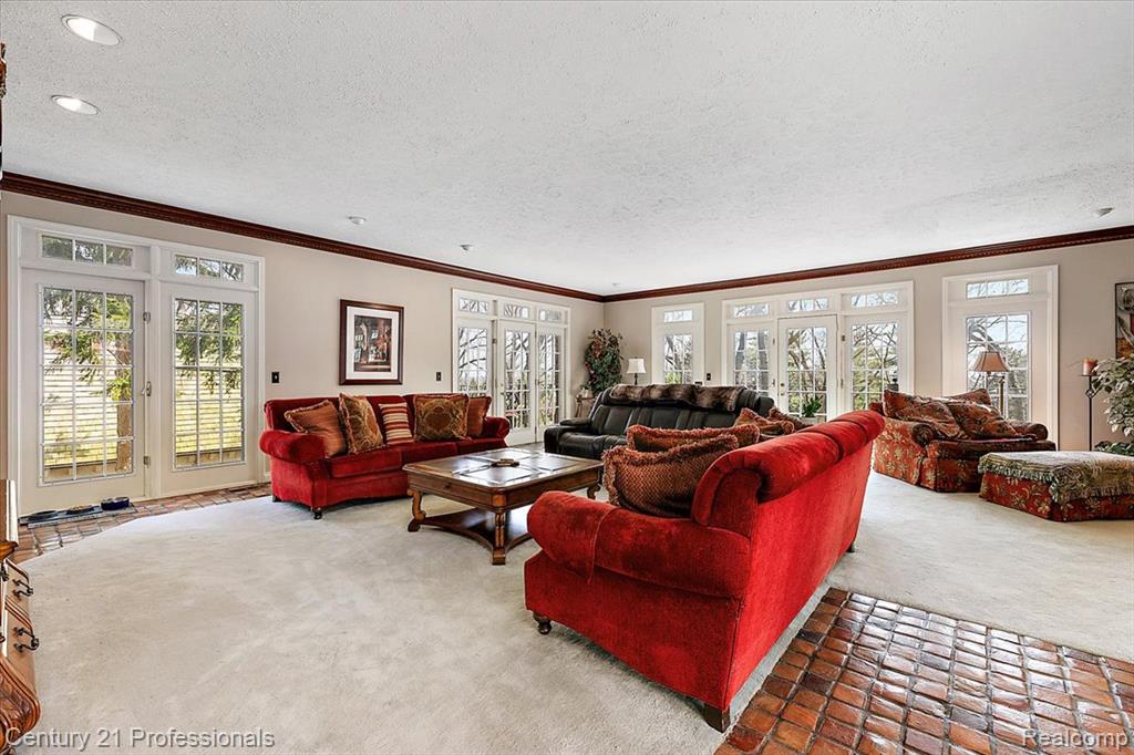Great Room- 8' & 16' Balconies