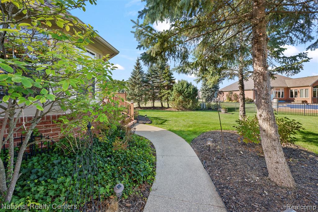 46245 Sawyer Lane, Macomb, MI 48044 — Photo 41
