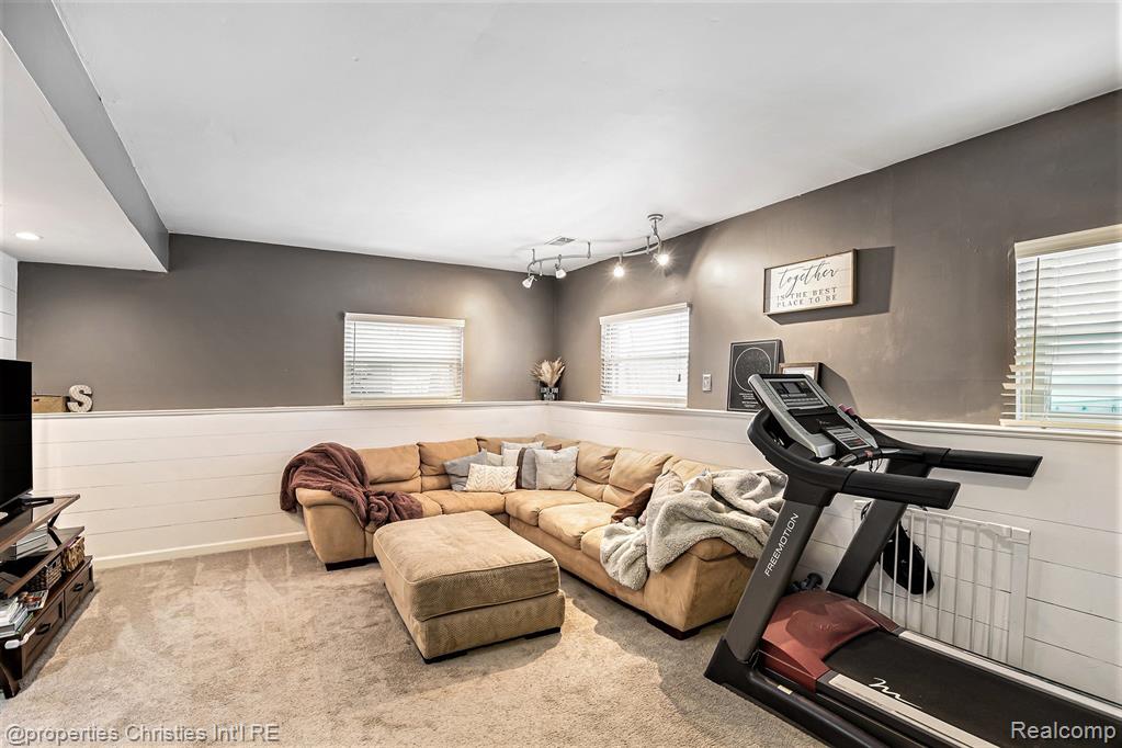 3990 Cresthaven Drive, Waterford, MI 48328 — Photo 19