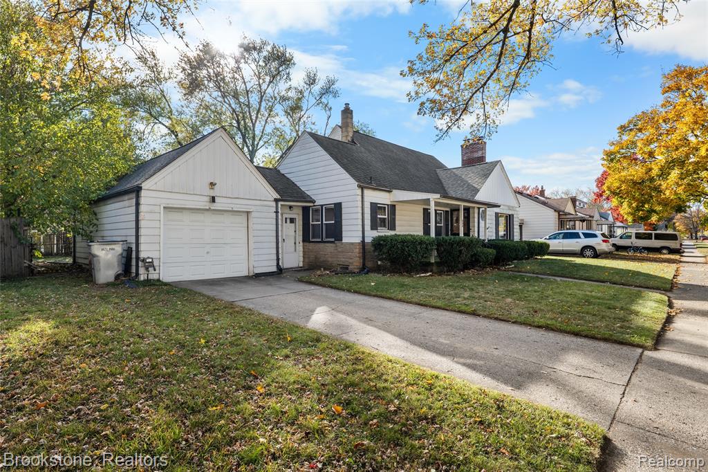 800 E BERNHARD Avenue, Hazel Park, MI 48030 — Photo 2