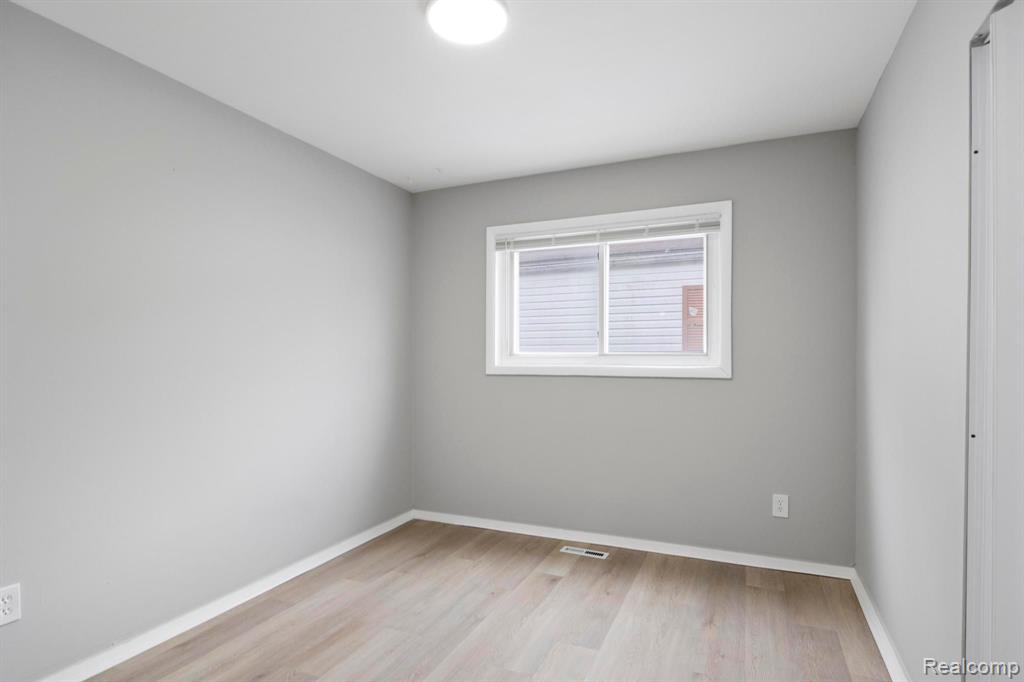 4452 EDGEWOOD Street, Dearborn Heights, MI 48125 — Photo 16