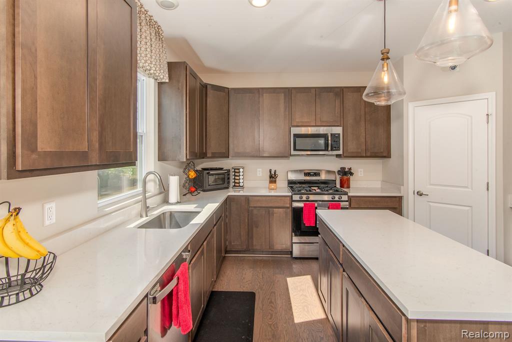 9929 KYLIE Drive, Brighton, MI 48116 — Photo 7