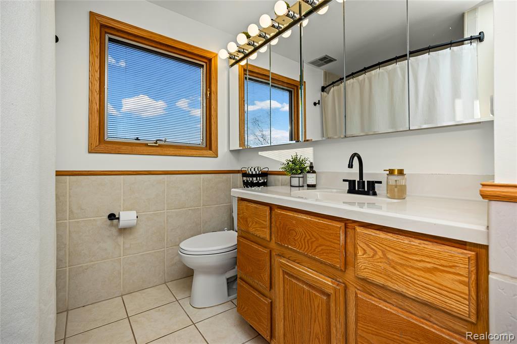 38027 Mallast Street, Harrison Township, MI — Photo 30