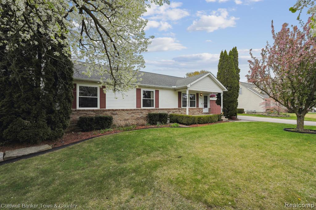 9361 SUMMERLAND Drive, Whitmore Lake, MI 48189 — Photo 2