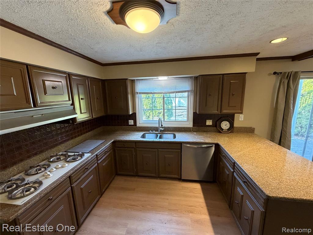 7068 Heather Heath, West Bloomfield, MI — Photo 13