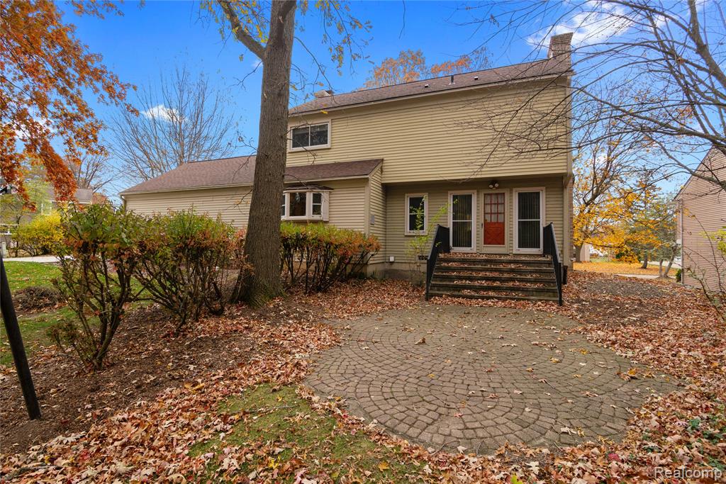 5023 Meadowbrook Drive, West Bloomfield, MI — Photo 32