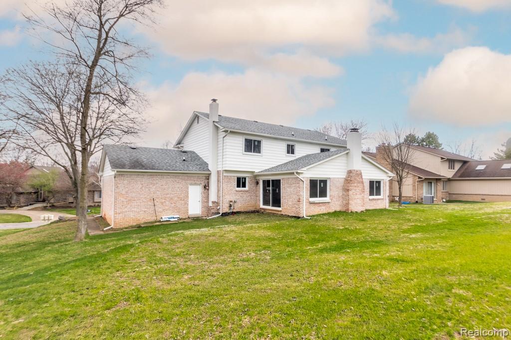 5394 Pond Bluff Drive, West Bloomfield, MI 48323 — Photo 42