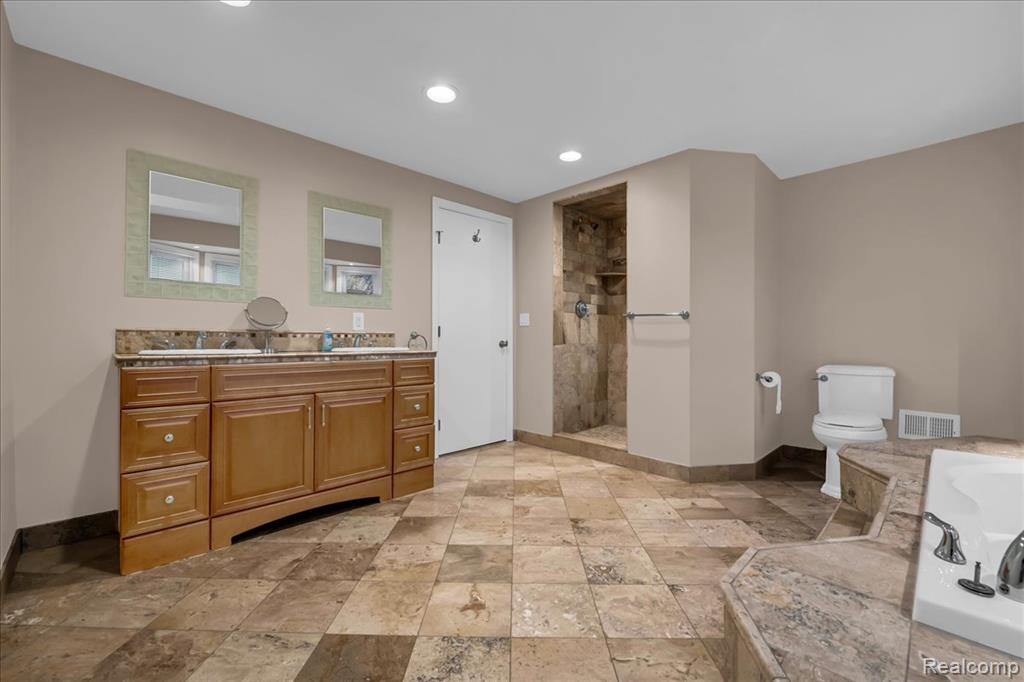 18676 Country Club Circle, Riverview, MI 48193 — Photo 24