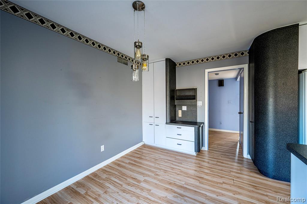 21660 Riverview Drive, Beverly Hills, MI 48025 — Photo 10