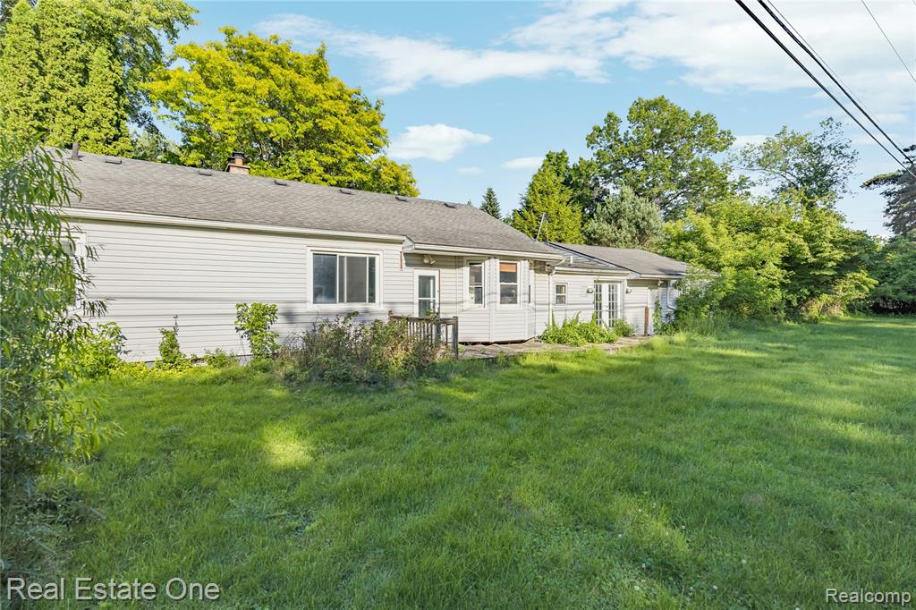 9585 N Eston Road, Clarkston, MI 48348 — Photo 41