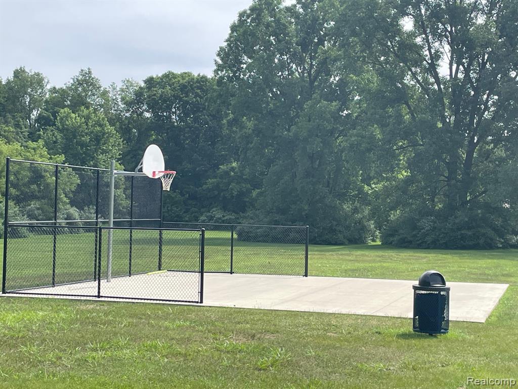186 Oak Ave, Highland, MI — Photo 24