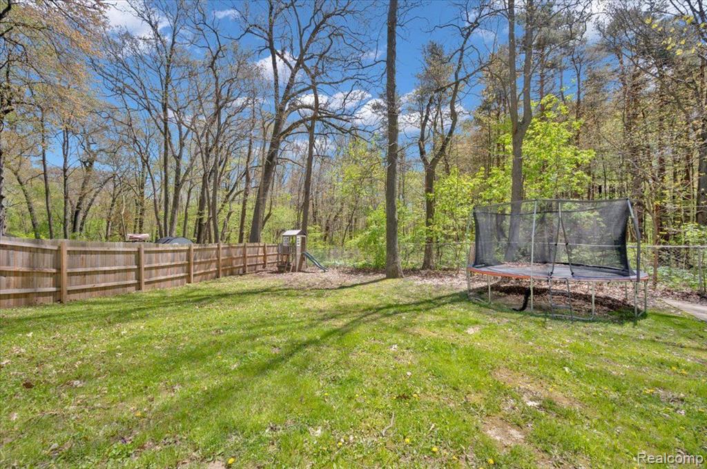 4965 CRESTVIEW Drive, Clarkston, MI 48348 — Photo 6