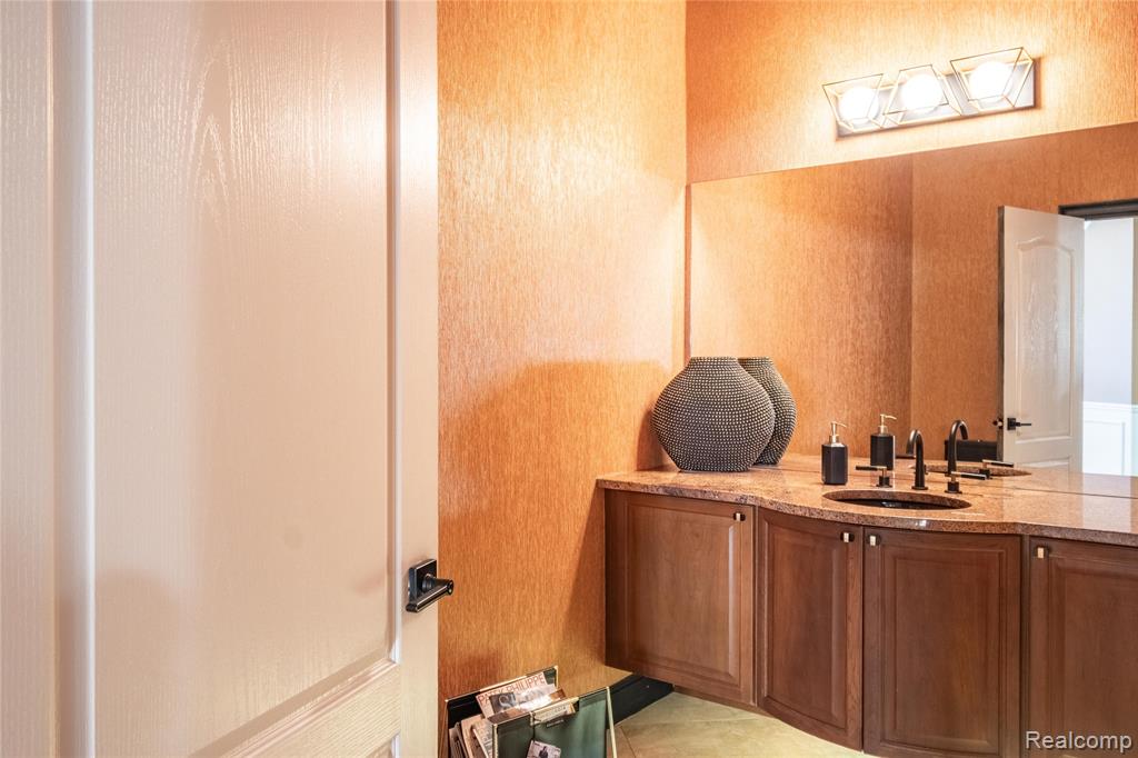 4575 Forest Edge Lane N, West Bloomfield, MI 48323 — Photo 31