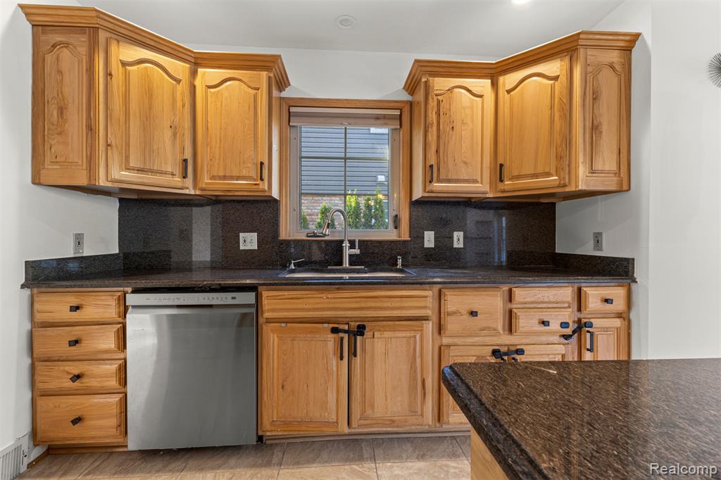 411 S Lafayette Street, Dearborn, MI 48124 — Photo 12