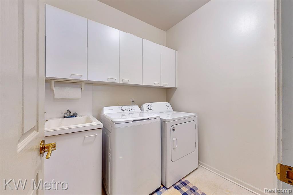 6657 Chelsea Bridge, West Bloomfield, MI — Photo 43