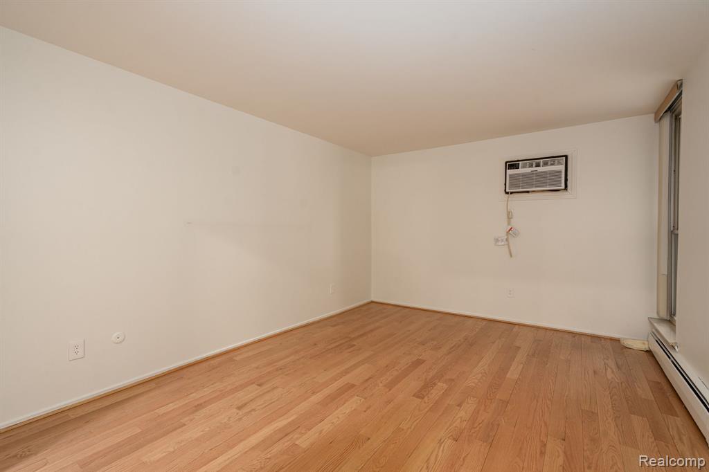 4909 Crooks Road, D4, Royal Oak, MI 48073 — Photo 12