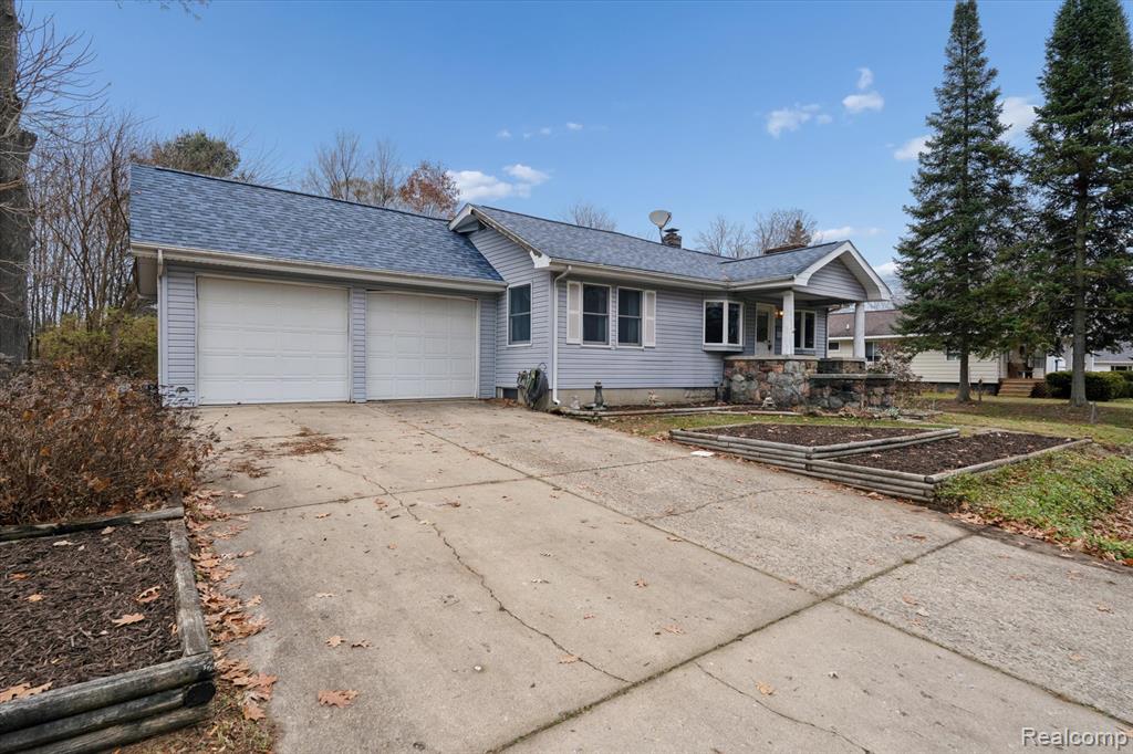 4427 Oakdale Street, Genesee, MI 48437 — Photo 2