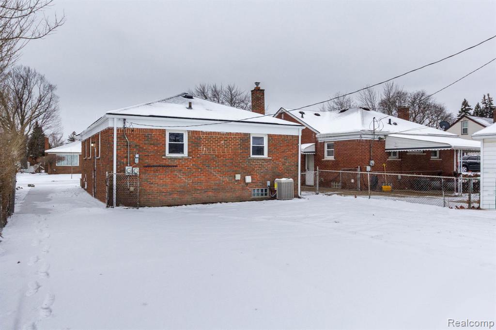 18099 Oak Avenue, Eastpointe, MI 48021 — Photo 21