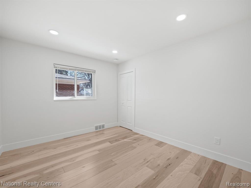 8875 KENBERTON Drive, Oak Park, MI 48237 — Photo 26