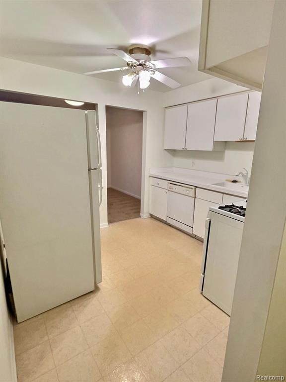 416 FOX HILLS Drive S, Bloomfield Hills, MI 48304 — Photo 12
