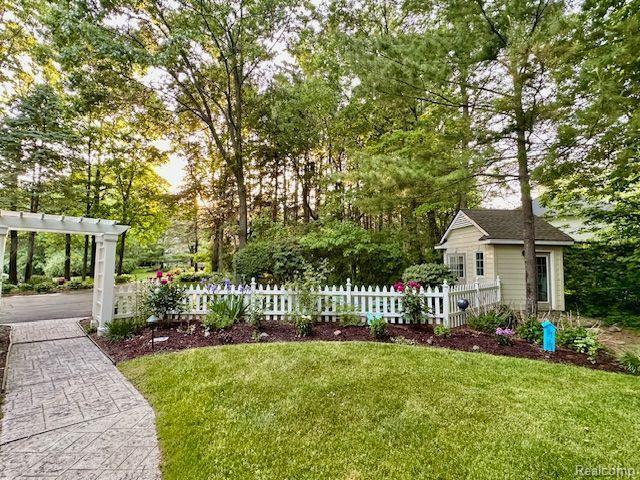 5259 PINEWOOD Drive, Brighton, MI 48116 — Photo 57