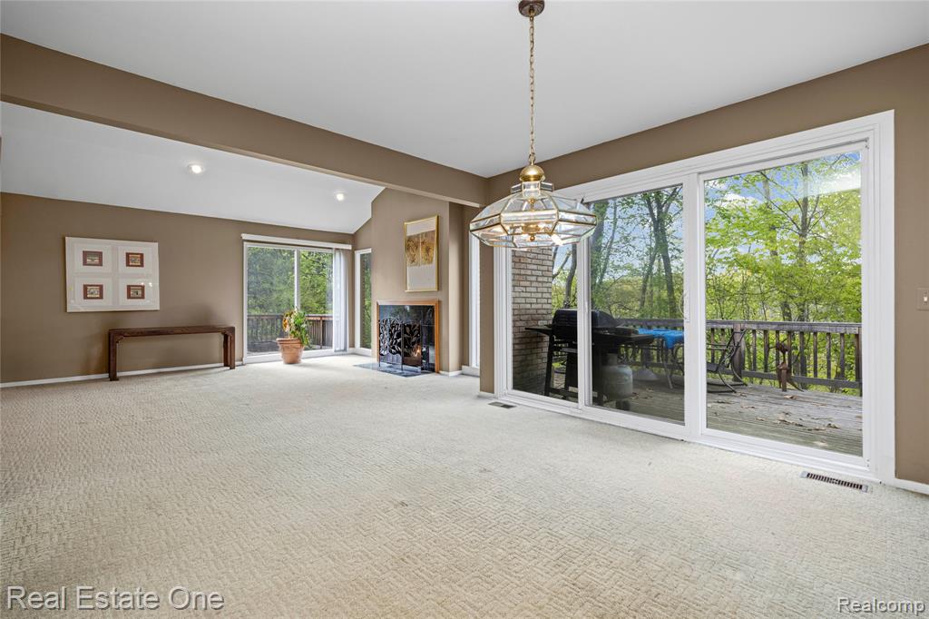 5000 Mirror Lake Court, 19, West Bloomfield, MI 48323 — Photo 16