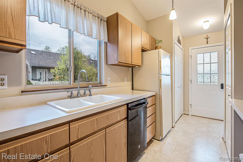 62310 ARLINGTON CIRCLE, 6, South Lyon, MI 48178 — Photo 7