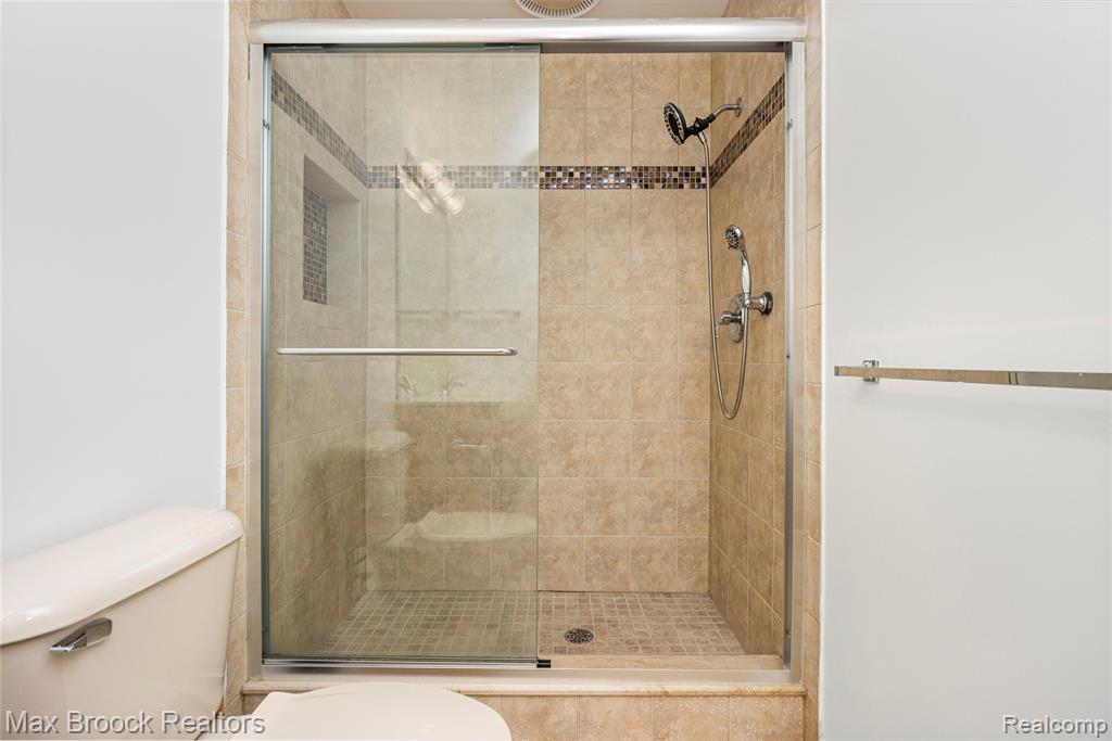 6901 Reed Court, West Bloomfield, MI — Photo 35