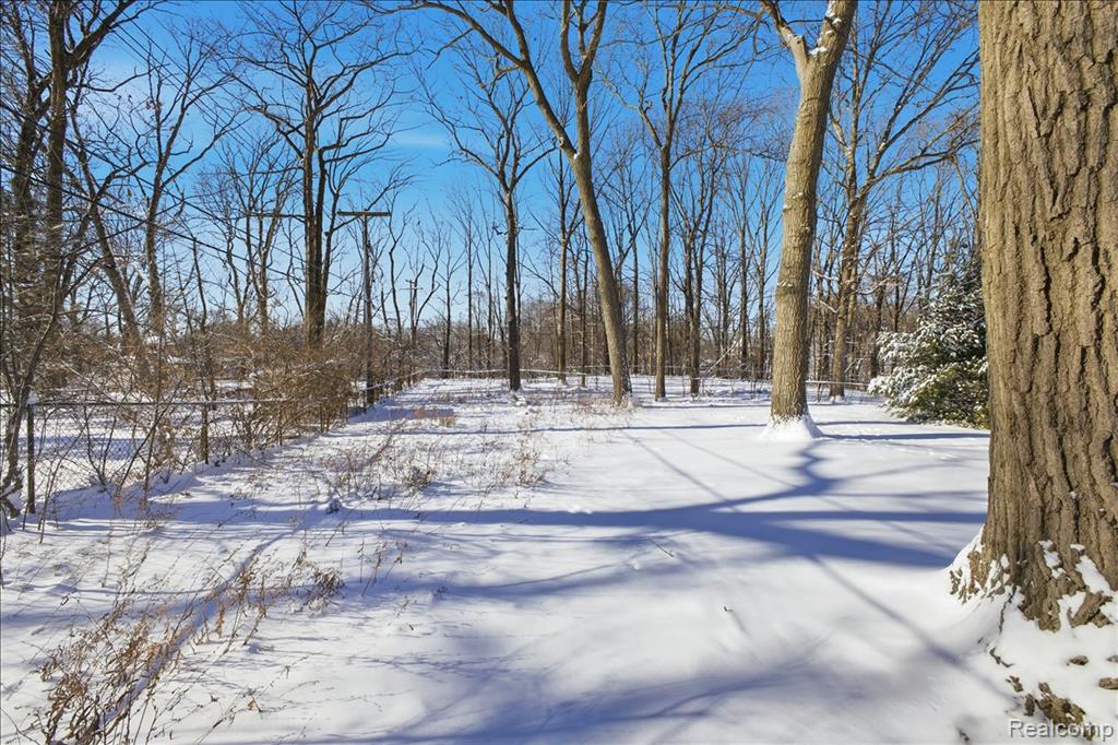 523 Tilmor Drive, Waterford, MI 48328 — Photo 38