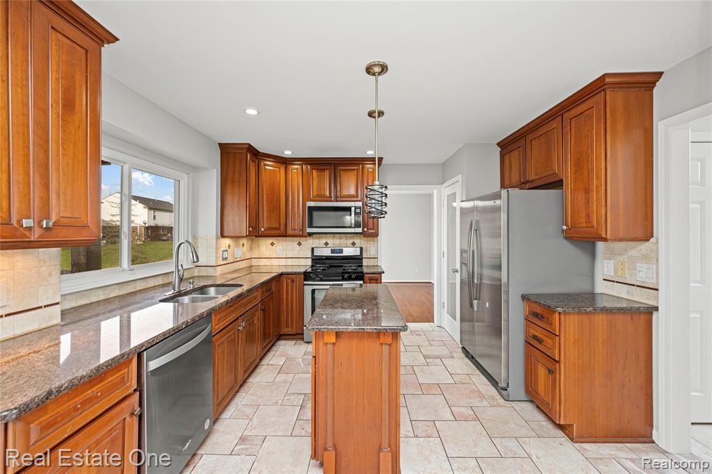 4648 Pond Run, Canton, MI 48188 — Photo 11