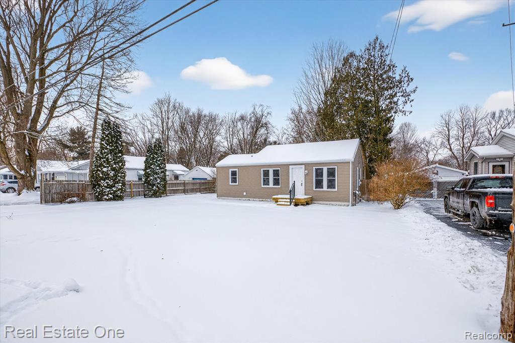 3267 Mills Acres Street, Flint, MI 48506 — Photo 5